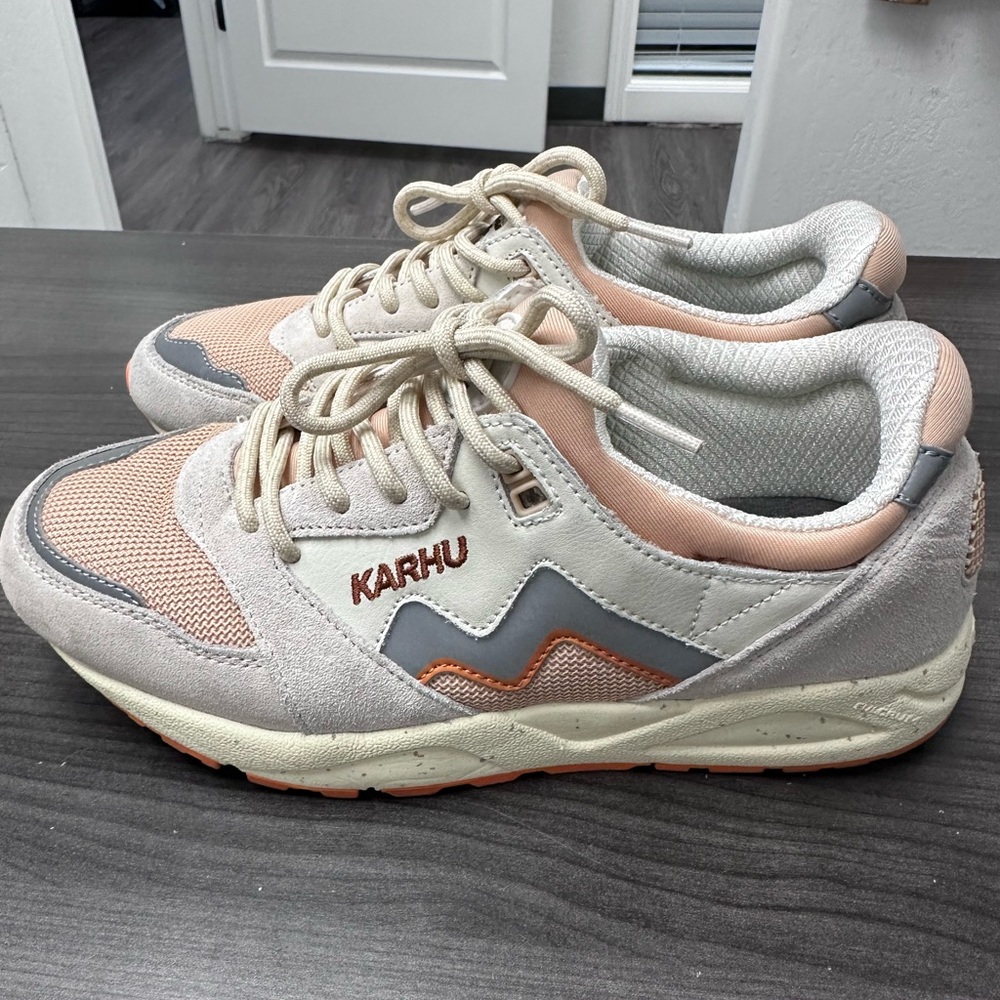 Karhu Aria 95 Women's Sneakers - Beige and Gray